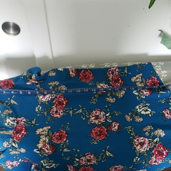 Apt. 9 Flutter Sleeve Blue Ruffled Blouse - Picture 7 of 8